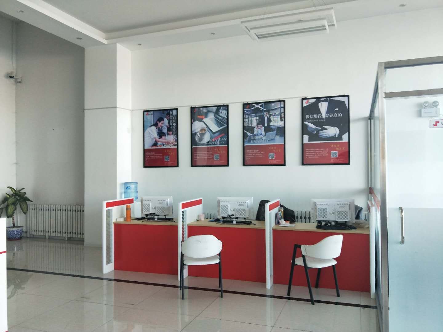 公司共三层，图为公司一楼