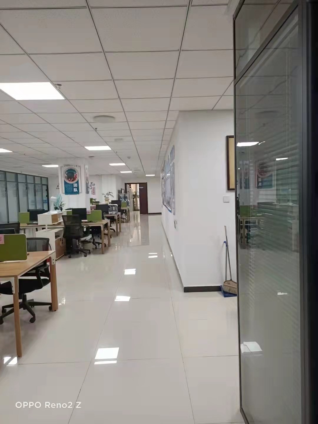 晋升办公大厅，干净整洁宽