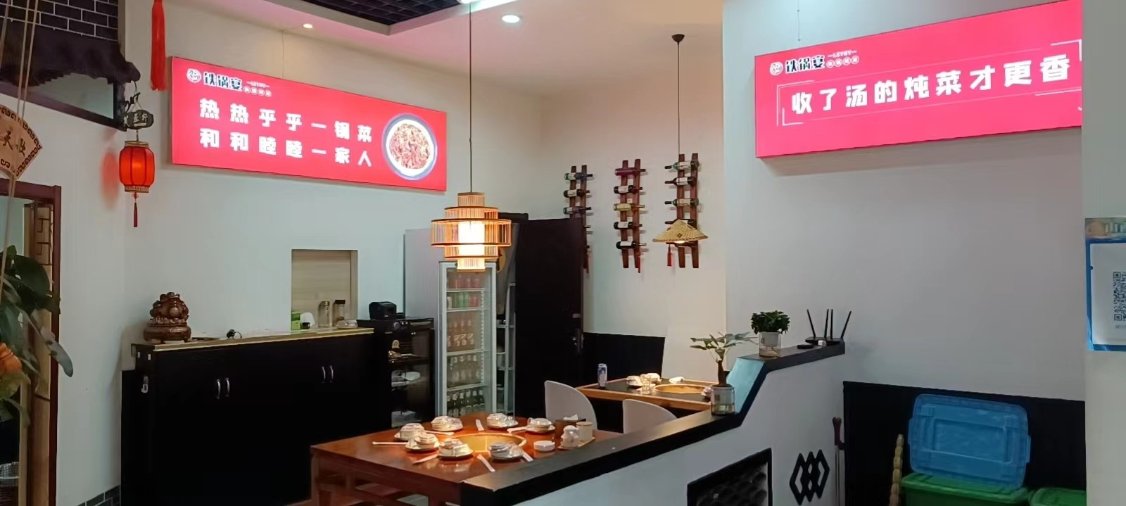 干净整洁的店内环境、积极