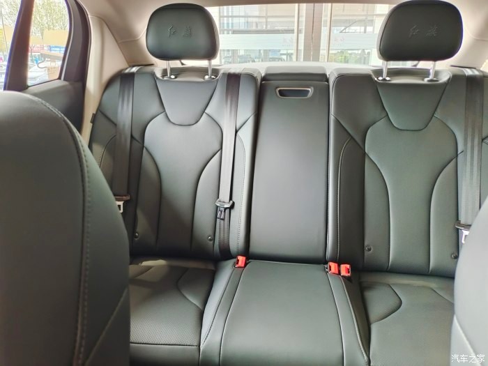 红旗EQM5内饰
