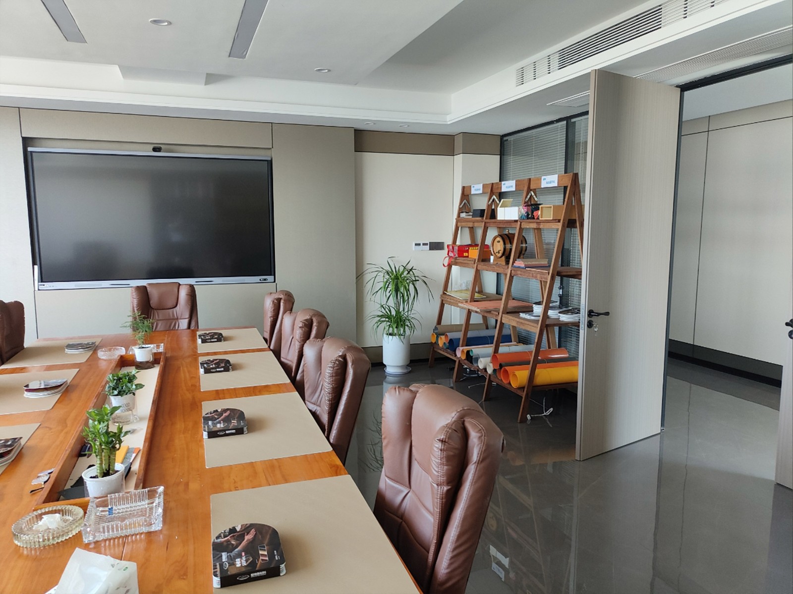 公司的会议室及展厅