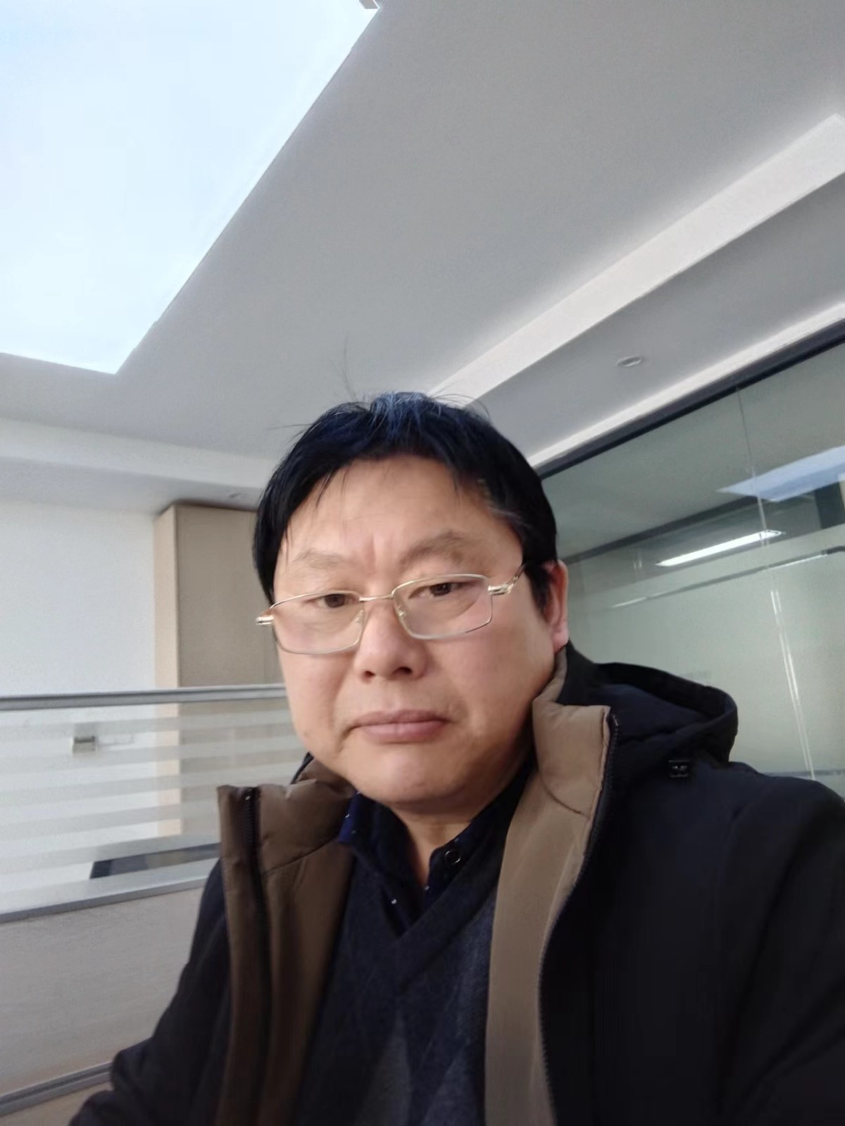 凌先生<span class="p2">2025-05-04</span>照片