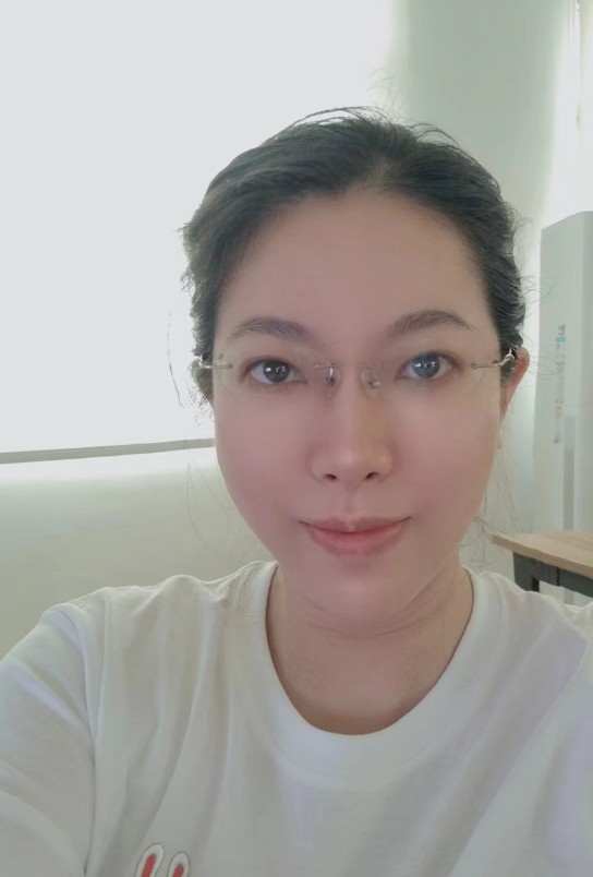 钟女士<span class="p2">2024-10-03</span>照片