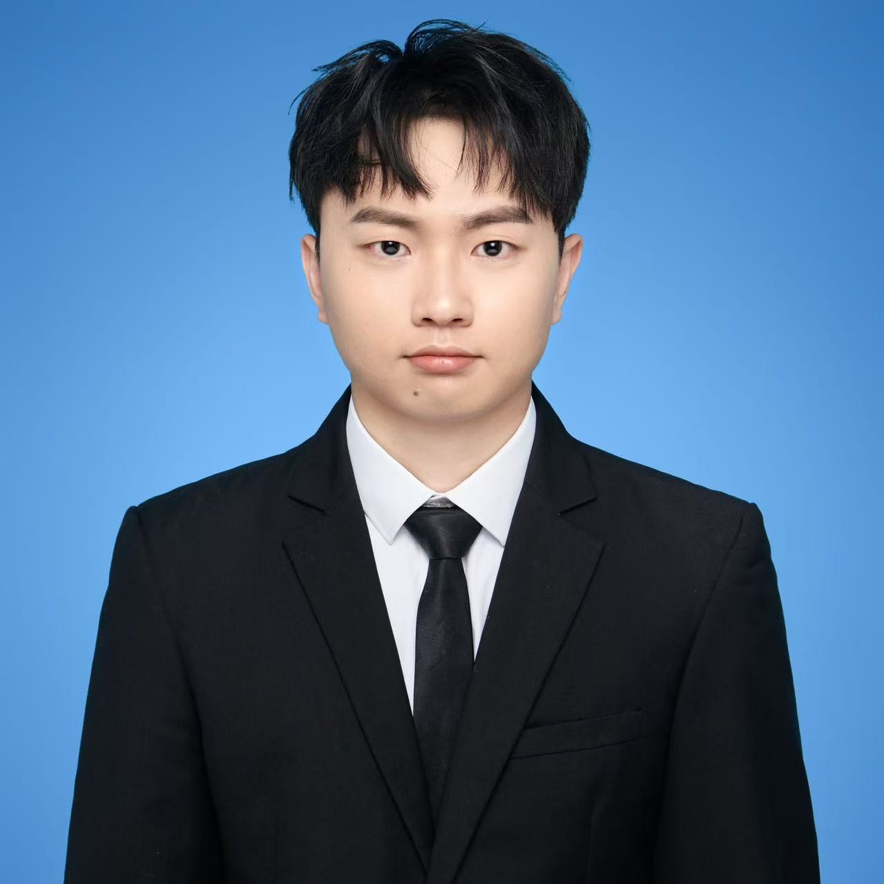 邓先生<span class="p2">2025-05-11</span>照片