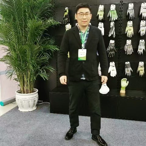 梁先生