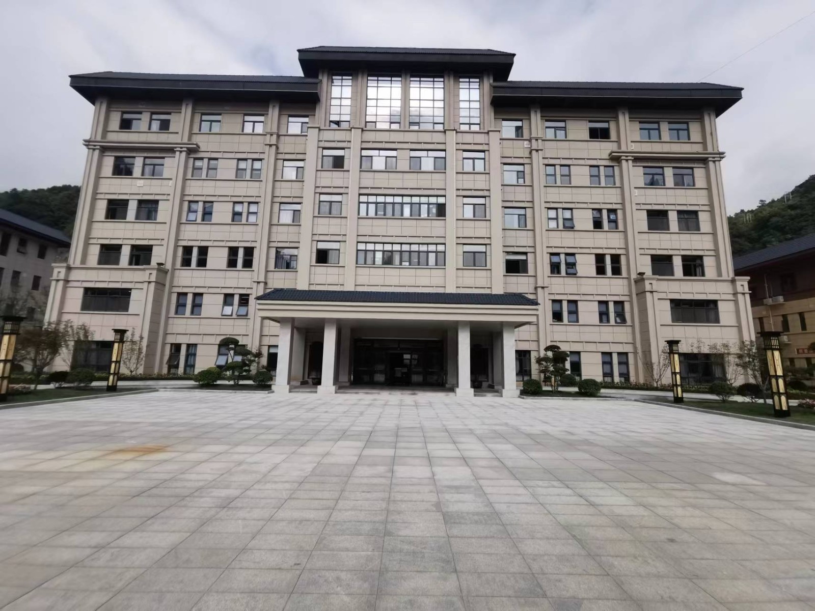 已建成的业主办公楼